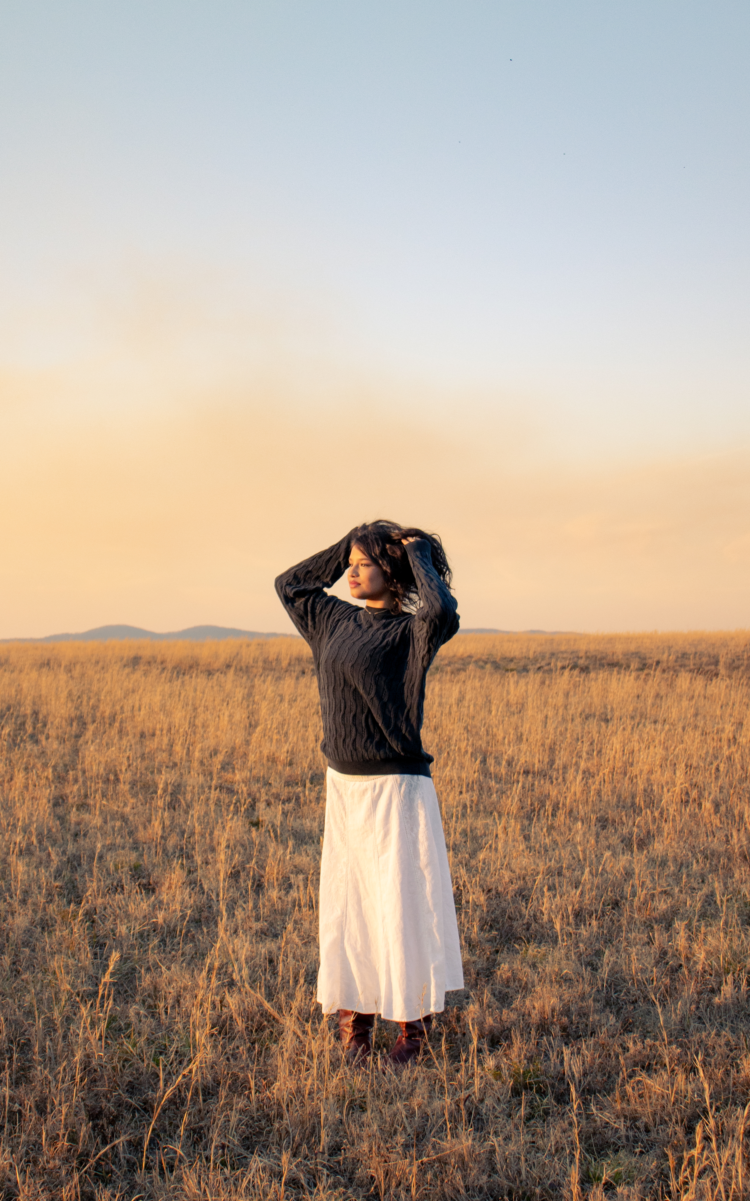 Individual portrait in field, Zürich photographer Talea Taylor